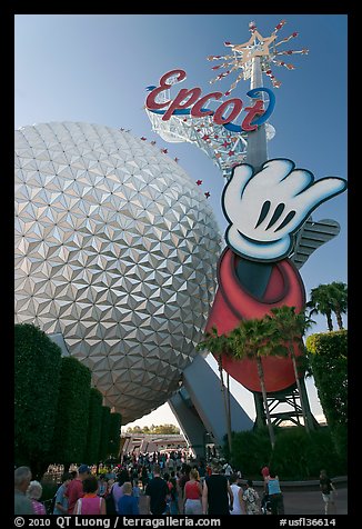 Spaceship earth and Epcot sign. Orlando, Florida, USA