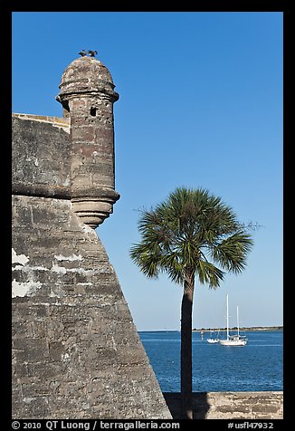 Corner bastion of the Spanish built fort and walls made of coquina masonry units. Castillo de San Marcos National Monument. St Augustine, Florida, USA