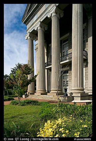 Columns on side of old courthouse museum. Vicksburg, Mississippi, USA (color)