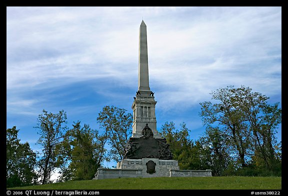 Obelisk and statues commemorating a unit, Vicksburg National Military Park. Vicksburg, Mississippi, USA (color)