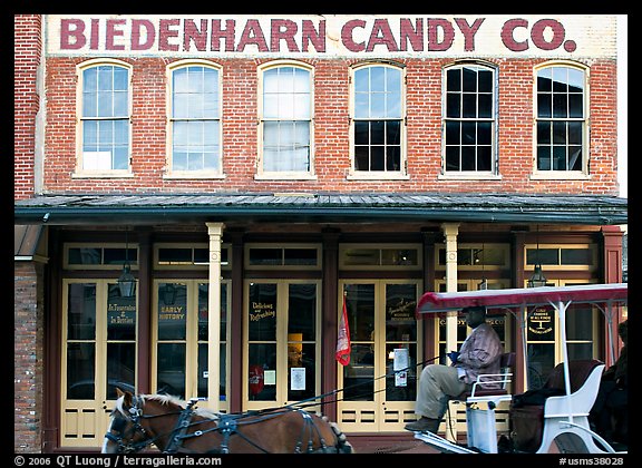 Horse carriage in front of Biedenharn Candy building. Vicksburg, Mississippi, USA