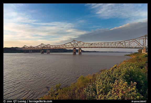 Brige of the Mississippi River, early morning. Natchez, Mississippi, USA