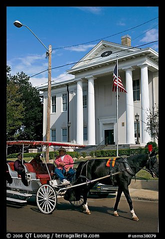Horse carriage and courthouse. Natchez, Mississippi, USA