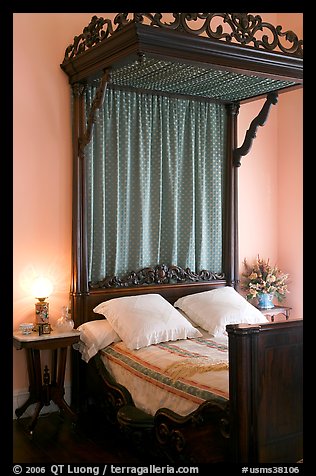 Bed inside Rosalie. Natchez, Mississippi, USA (color)