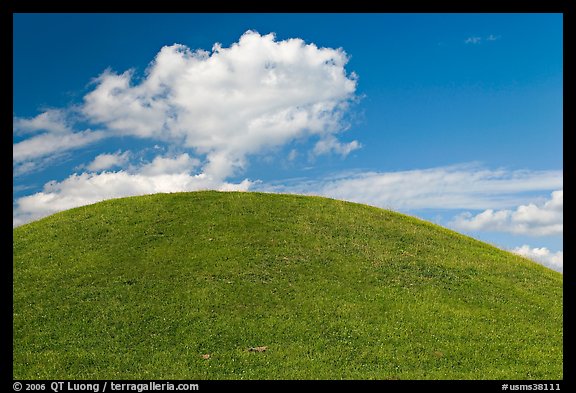 Emerald Mound, constructed between 1300 and 1600. Natchez Trace Parkway, Mississippi, USA (color)