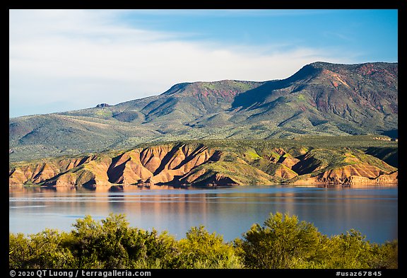 Theodore Roosevelt Lake. Tonto Naftional Monument, Arizona, USA (color)