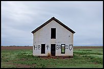 Abandoned house with graffiti, Mosca. Colorado, USA