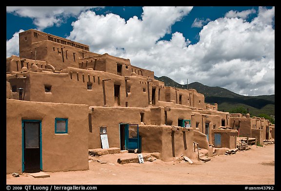 Hlauuma. Taos, New Mexico, USA (color)