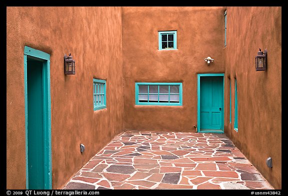 Courtyard and adobe walls. Taos, New Mexico, USA