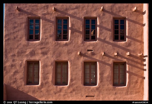 Detail of architecture in pueblo style, American Indian art museum. Santa Fe, New Mexico, USA