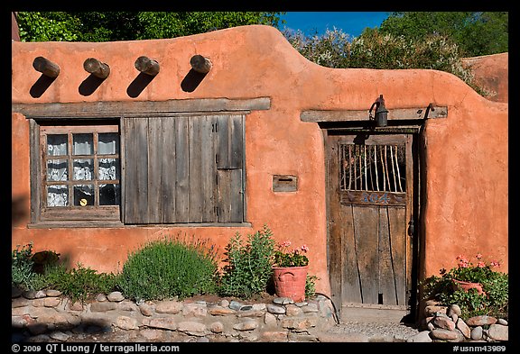 Adobe house. Santa Fe, New Mexico, USA (color)