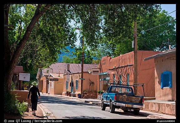 Canyon Road and art galleries. Santa Fe, New Mexico, USA (color)