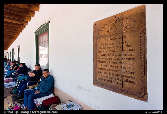 Sign explaining history of Palace of the Governors. Santa Fe, New Mexico, USA