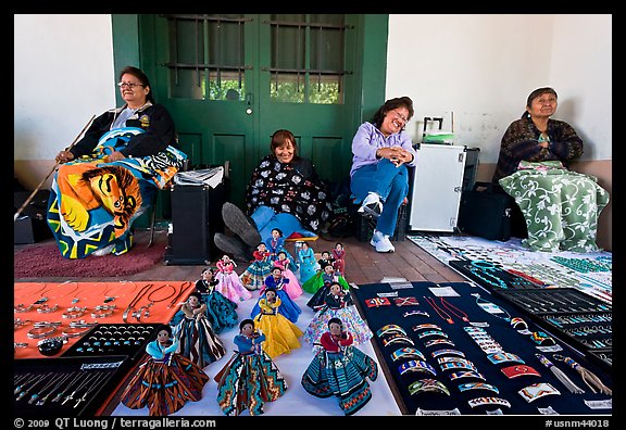 Native american women selling crafts. Santa Fe, New Mexico, USA