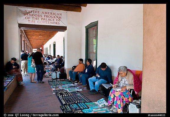 Native americans selling in front of the Palace of the Governors. Santa Fe, New Mexico, USA (color)