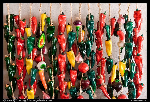 Ceramic peppers for sale. Santa Fe, New Mexico, USA (color)