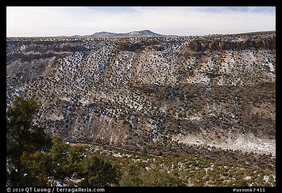 Rio Grande Gorge from Cebolla Mesa. Rio Grande Del Norte National Monument, New Mexico, USA (color)