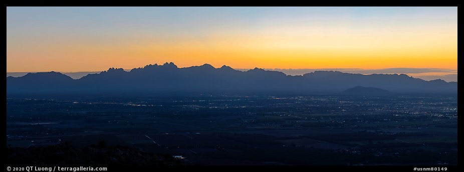 desert mountains sunrise