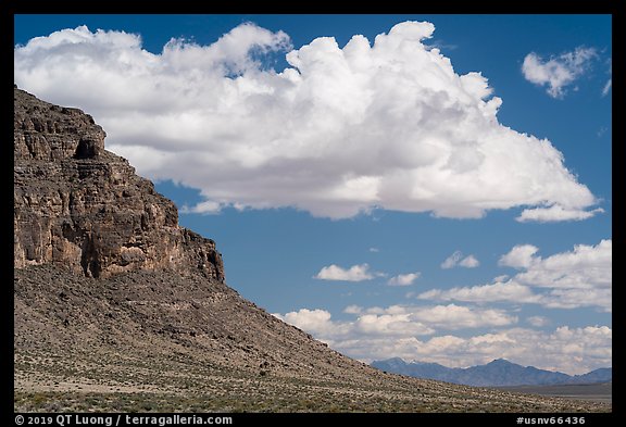 Ridge and cloud. Basin And Range National Monument, Nevada, USA (color)