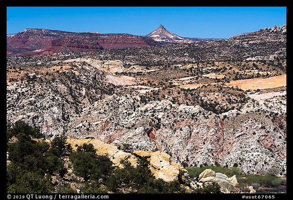 Cockscomb Fault and Mollies Nipple. Grand Staircase Escalante National Monument, Utah, USA (color)