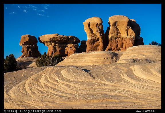 Swirls and hoodoos, Devils Garden. Grand Staircase Escalante National Monument, Utah, USA (color)