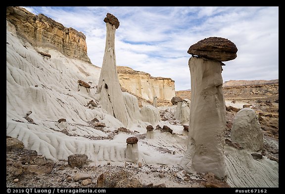 Wahweap Hoodoos and cliffs. Grand Staircase Escalante National Monument, Utah, USA