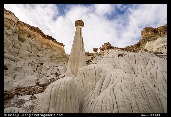 Wahweap Hoodoos and silt stone badlands. Grand Staircase Escalante National Monument, Utah, USA (color)