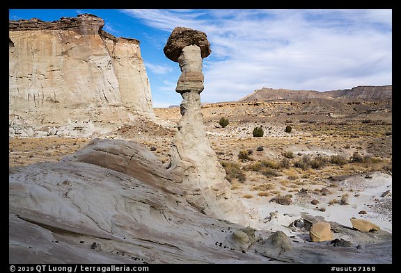 Caprock and cliffs, Wahweap Wash. Grand Staircase Escalante National Monument, Utah, USA (color)