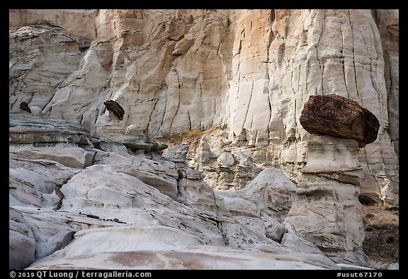 Caprocks and cliffs. Grand Staircase Escalante National Monument, Utah, USA (color)