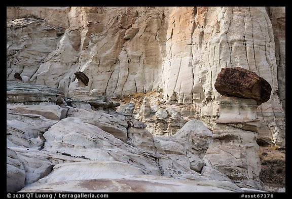 Caprocks and cliffs. Grand Staircase Escalante National Monument, Utah, USA (color)