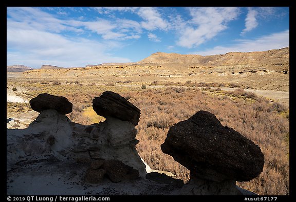 Short caprocks overlooking Wahweap Wash. Grand Staircase Escalante National Monument, Utah, USA