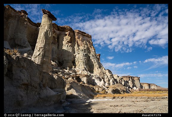 Tall caprock and cliffs bordering Wahweap Wash. Grand Staircase Escalante National Monument, Utah, USA (color)