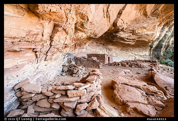 Ruins in alcove, Perfect Kiva complex. Bears Ears National Monument, Utah, USA (color)