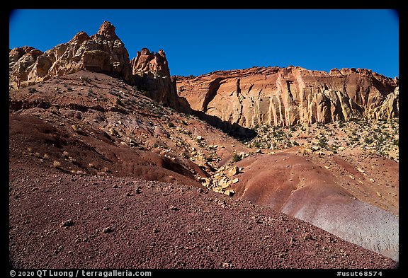 Bentonitic badlands and cliffs, Burr Trail. Grand Staircase Escalante National Monument, Utah, USA (color)
