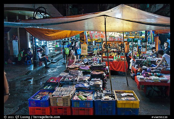 Night market. Ho Chi Minh City, Vietnam (color)