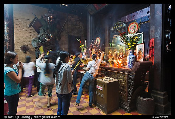 Women worshipping, Chua Ngoc Hoang pagoda, district 3. Ho Chi Minh City, Vietnam