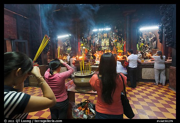 Worshipping at altar with  Jade Emperor and Four Big Diamonds, Chua Ngoc Hoang, district 3. Ho Chi Minh City, Vietnam