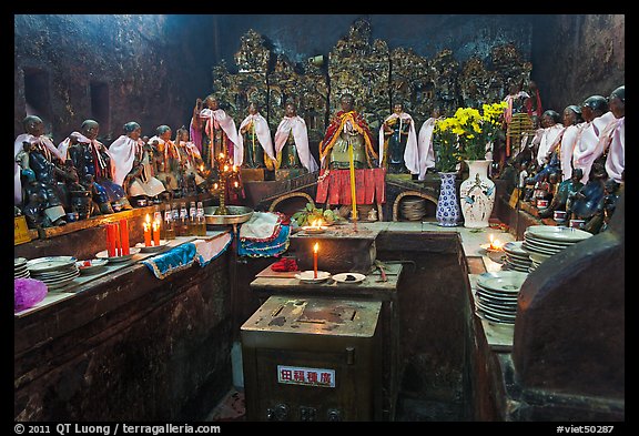 Room with figures of 12 women, each examplifying a human characteristic, Jade Emperor Pagoda, district 3. Ho Chi Minh City, Vietnam (color)