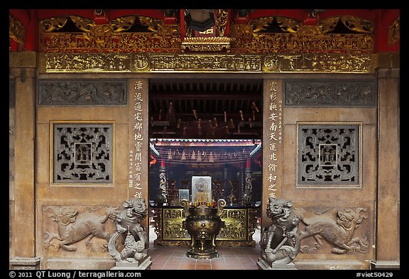 Entrance gate, Ha Chuong Hoi Quan Pagoda. Cholon, District 5, Ho Chi Minh City, Vietnam (color)