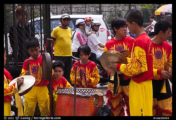Dragon dance band made of children, Thien Hau Pagoda. Cholon, District 5, Ho Chi Minh City, Vietnam (color)