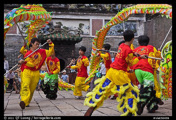 Traditional dragon dance, Thien Hau Pagoda, district 5. Cholon, District 5, Ho Chi Minh City, Vietnam