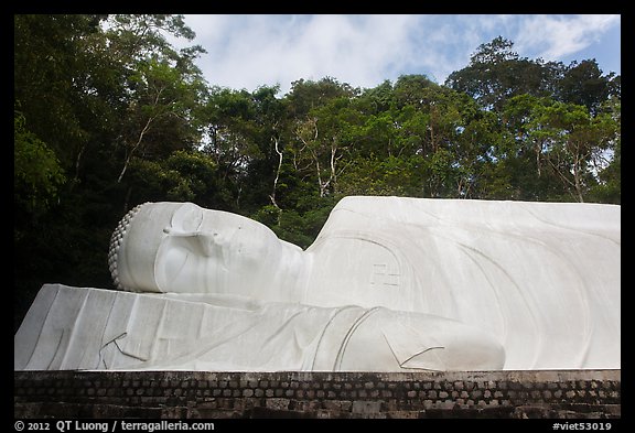 Tuong Phat Nam Buddha statue. Ta Cu Mountain, Vietnam (color)