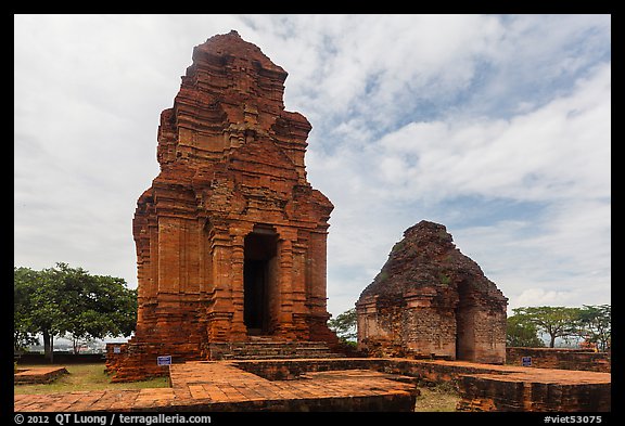 Po Shanu Cham Towers. Mui Ne, Vietnam (color)