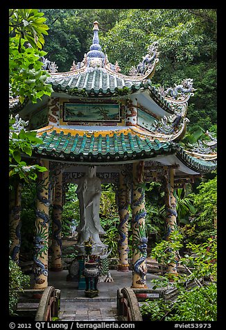 Statue and pavillion, Linh Ung. Da Nang, Vietnam