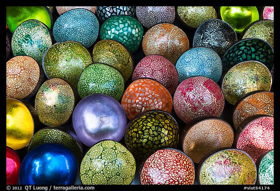 Multicolored decorated bowls. Hoi An, Vietnam (color)