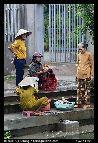 Villagers washing laundry, Thanh Toan. Hue, Vietnam (color)