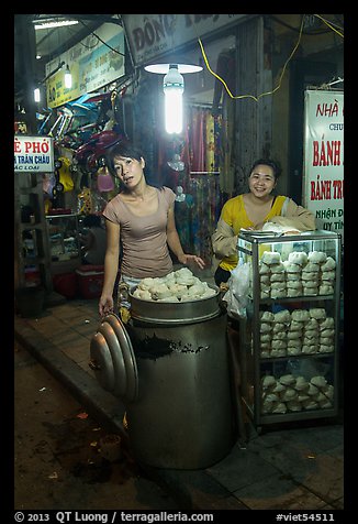 Dumpling vendors at night, old quarter. Hanoi, Vietnam