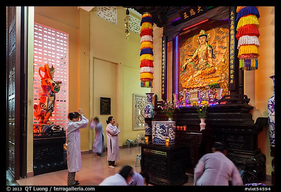 Women worshipping, An Quang Pagoda, district 10. Ho Chi Minh City, Vietnam (color)