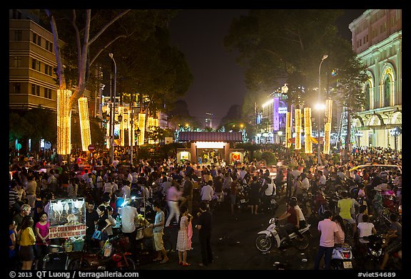 Le Loi boulevard crowds on New Year eve. Ho Chi Minh City, Vietnam (color)