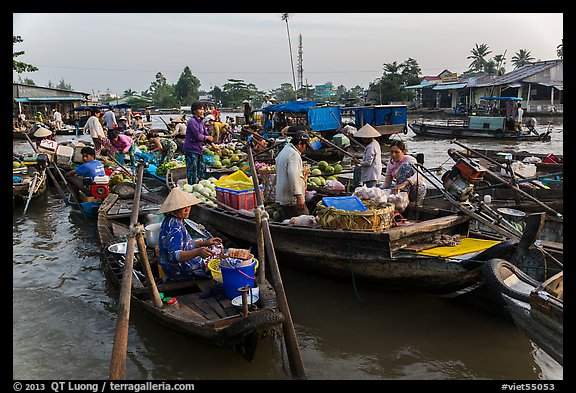 Large gathering of boats at Phung Diem floating market. Can Tho, Vietnam